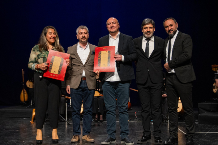 1 İBB TÜRK HALK MÜZİĞİ TOPLULUĞU USTALARA SAYGI ALİ EKBER ÇİÇEK’İ ANMA KONSERİ
