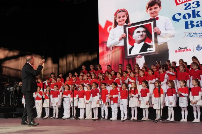 23 NİSAN ULUSAL EGEMENLİK VE &Ccedil;OCUK BAYRAMI - İBB İSTANBUL &Ccedil;OCUK KOROSU VE İBB İSTANBUL GEN&Ccedil;LİK HALK DANSLARI TOPLULUĞU - HARBİYE CEMİL TOPUZLU A&Ccedil;IK HAVA TİYATROSU