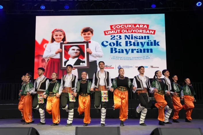 23 NİSAN ULUSAL EGEMENLİK VE &Ccedil;OCUK BAYRAMI - İBB İSTANBUL &Ccedil;OCUK KOROSU VE İBB İSTANBUL GEN&Ccedil;LİK HALK DANSLARI TOPLULUĞU - HARBİYE CEMİL TOPUZLU A&Ccedil;IK HAVA TİYATROSU