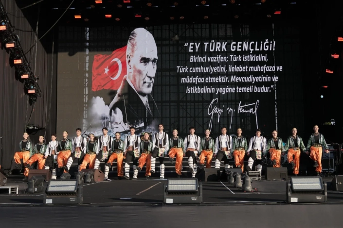 2 İBB GENÇLİK HALK DANSLARI TOPLULUĞU - 19 MAYIS ATATÜRK'Ü ANMA, GENÇLİK VE SPOR BAYRAMI'NI MALTEPE ETKİNLİK ALANI'NDA BÜYÜK BİR COŞKUYLA KUTLADIK