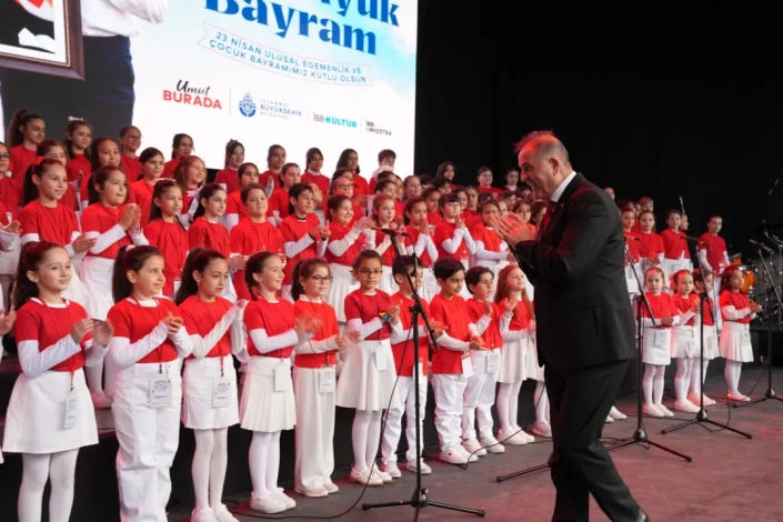 23 NİSAN ULUSAL EGEMENLİK VE &Ccedil;OCUK BAYRAMI - İBB İSTANBUL &Ccedil;OCUK KOROSU VE İBB İSTANBUL GEN&Ccedil;LİK HALK DANSLARI TOPLULUĞU - HARBİYE CEMİL TOPUZLU A&Ccedil;IK HAVA TİYATROSU