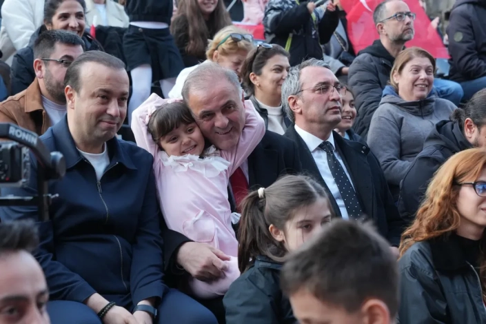 23 NİSAN ULUSAL EGEMENLİK VE &Ccedil;OCUK BAYRAMI - İBB İSTANBUL &Ccedil;OCUK KOROSU VE İBB İSTANBUL GEN&Ccedil;LİK HALK DANSLARI TOPLULUĞU - HARBİYE CEMİL TOPUZLU A&Ccedil;IK HAVA TİYATROSU
