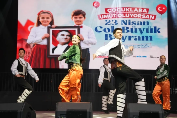 23 NİSAN ULUSAL EGEMENLİK VE &Ccedil;OCUK BAYRAMI - İBB İSTANBUL &Ccedil;OCUK KOROSU VE İBB İSTANBUL GEN&Ccedil;LİK HALK DANSLARI TOPLULUĞU - HARBİYE CEMİL TOPUZLU A&Ccedil;IK HAVA TİYATROSU