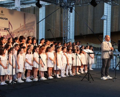 2 İBB ÇOCUK SANAT EĞİTİMLERİ YIL SONU KONSERİ - GELECEK SAHNEDE